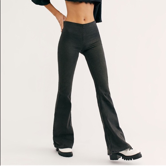 Free People Penny Pull On Flare Faded Black Denim Jeans Stretch Boho Size 25 - Picture 2 of 8